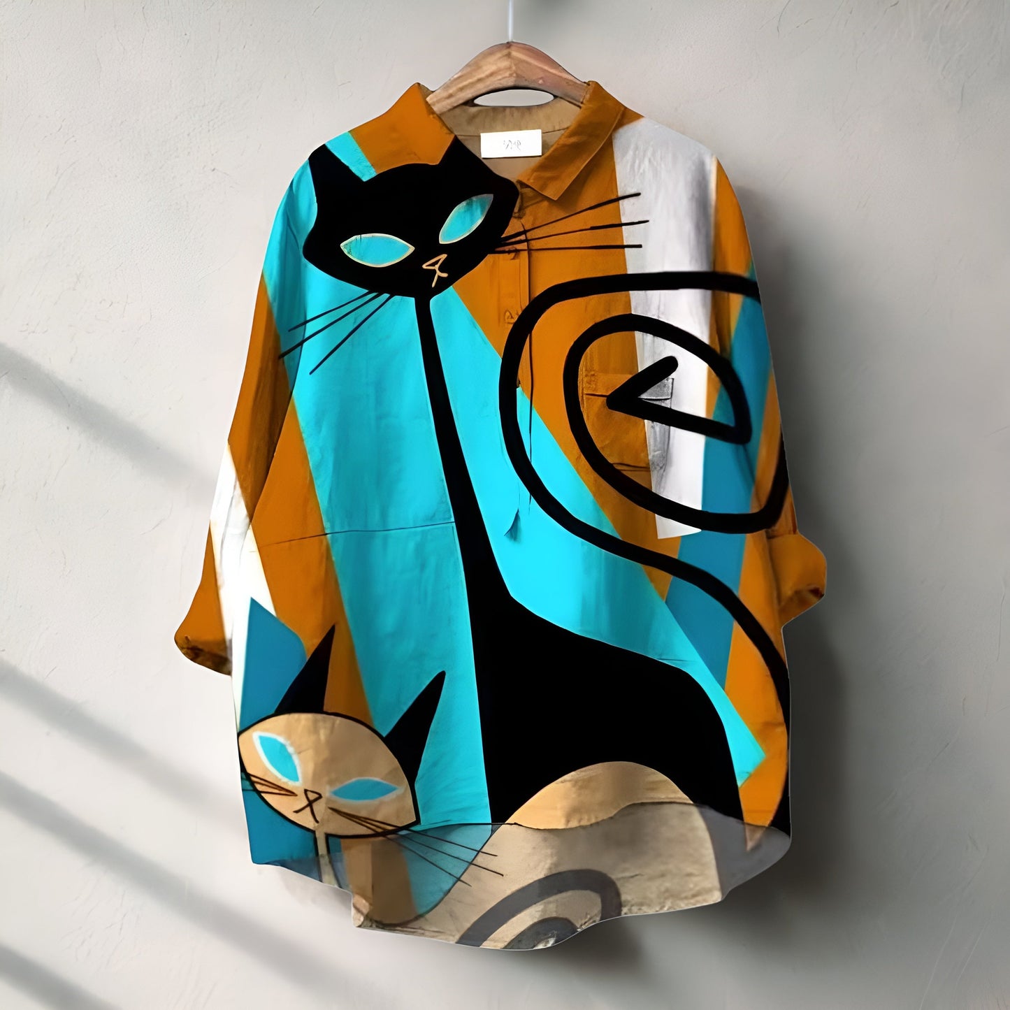 Lilia™ | Oversize-Bluse mit Charakter & Katzen-Charme