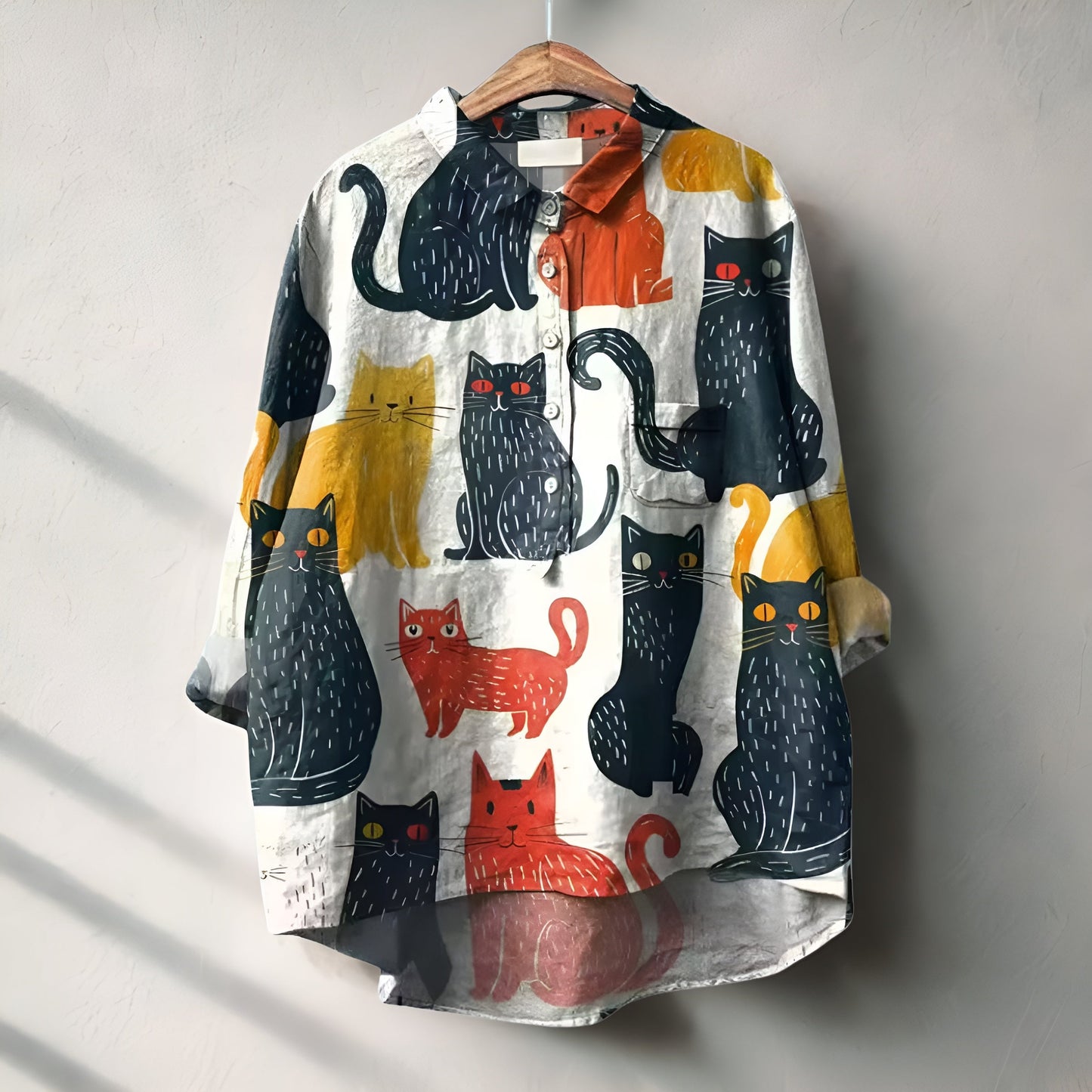 Lilia™ | Oversize-Bluse mit Charakter & Katzen-Charme
